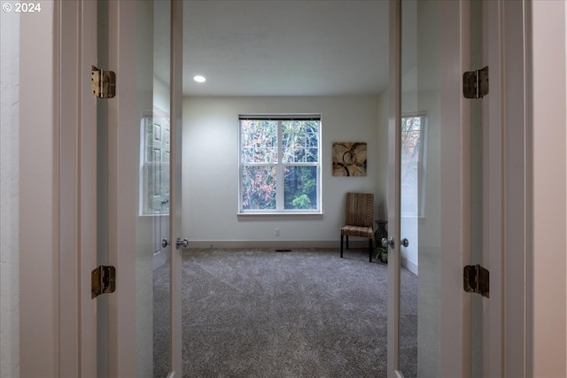 living area with carpet flooring