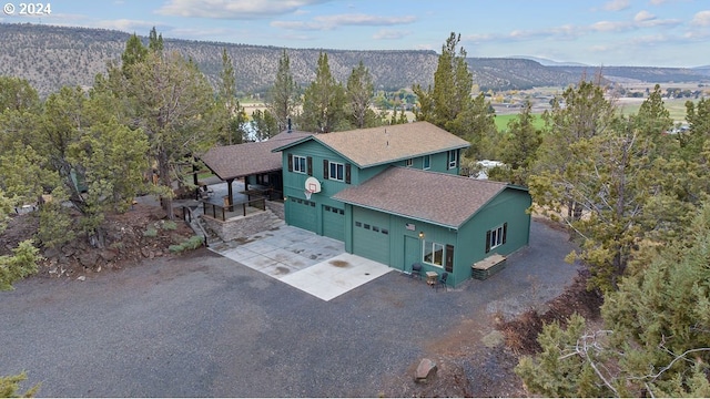 birds eye view of property featuring a mountain view