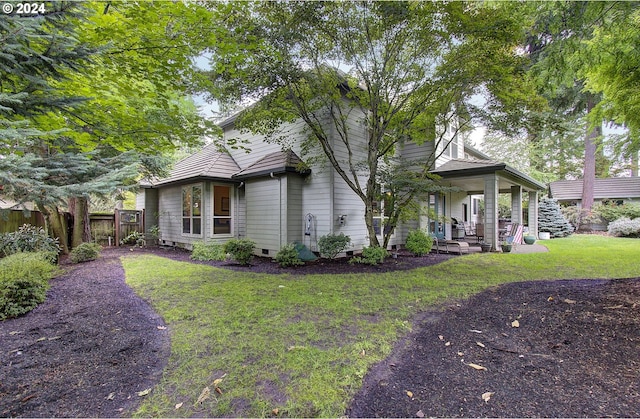 view of front facade with a front yard