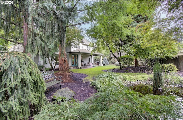 view of yard featuring a patio