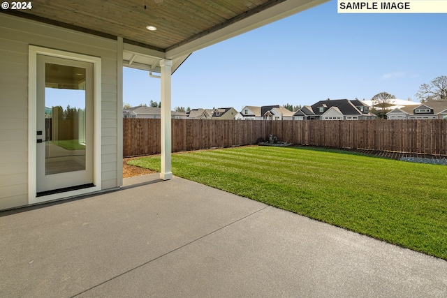 view of yard featuring a patio area