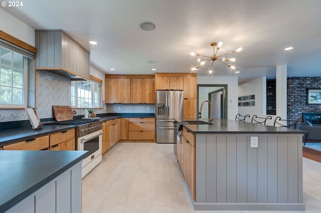 kitchen with backsplash, appliances with stainless steel finishes, a spacious island, and an inviting chandelier