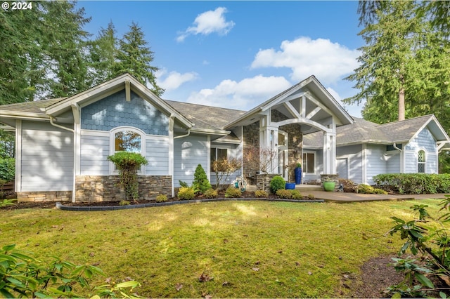 view of front facade with a front yard