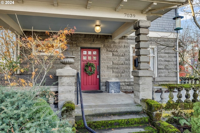 entrance to property featuring covered porch