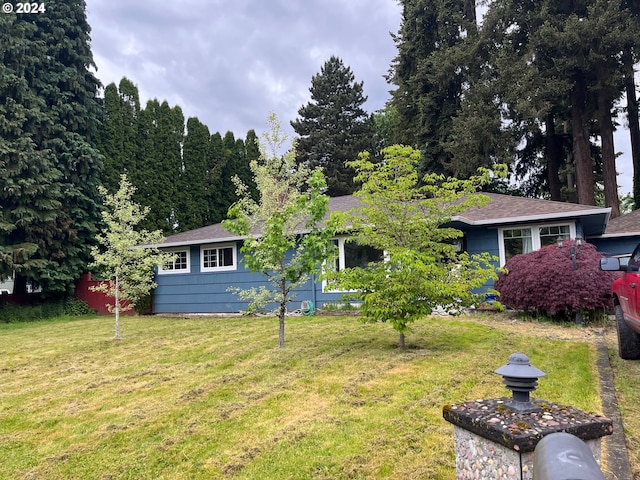 view of front of home with a front lawn