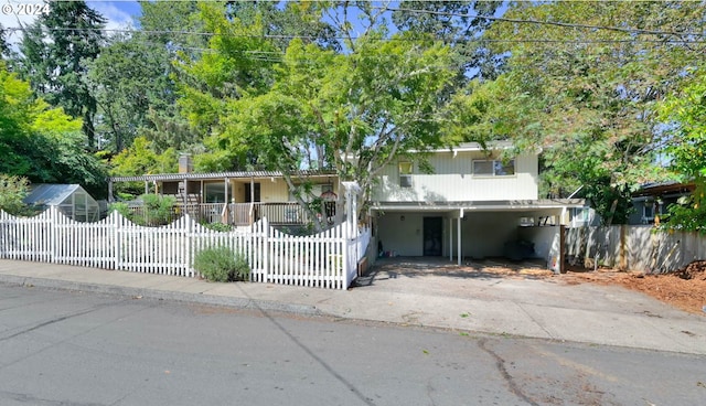 view of front facade featuring a carport