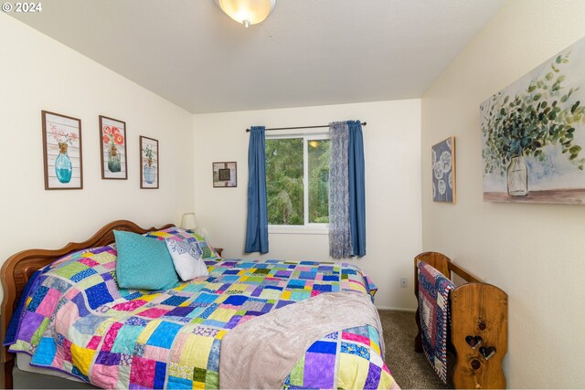 bedroom featuring carpet floors