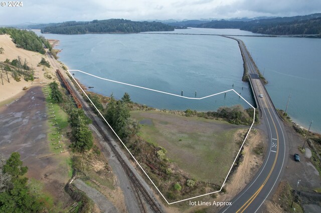92851 Trans Pacific Ln, North Bend, OR 97459