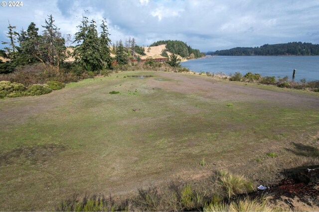 92851 Trans Pacific Ln, North Bend, OR 97459