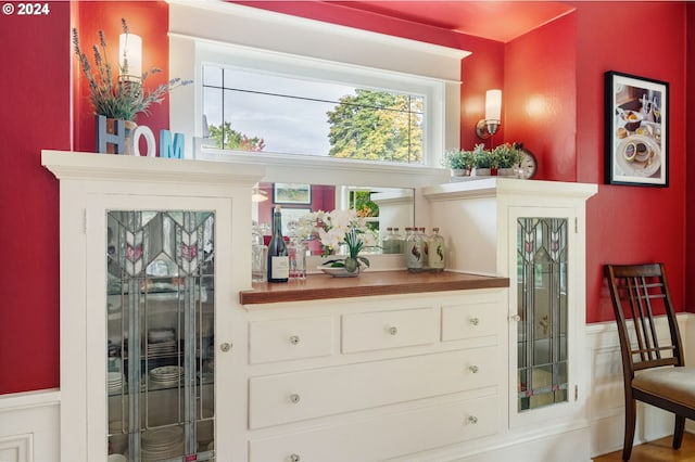 3107 N Rosa Parks Way, Portland, OR 97217 - detailed view of wainscoting