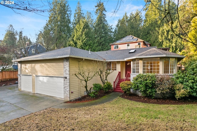 view of front of property featuring a front yard and a garage