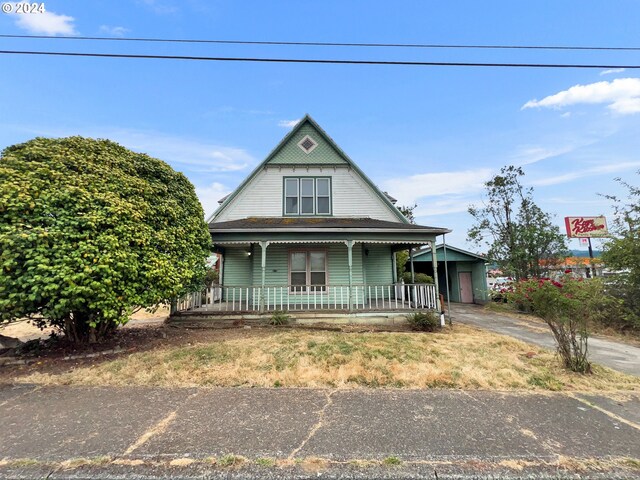 view of front of property featuring a porch