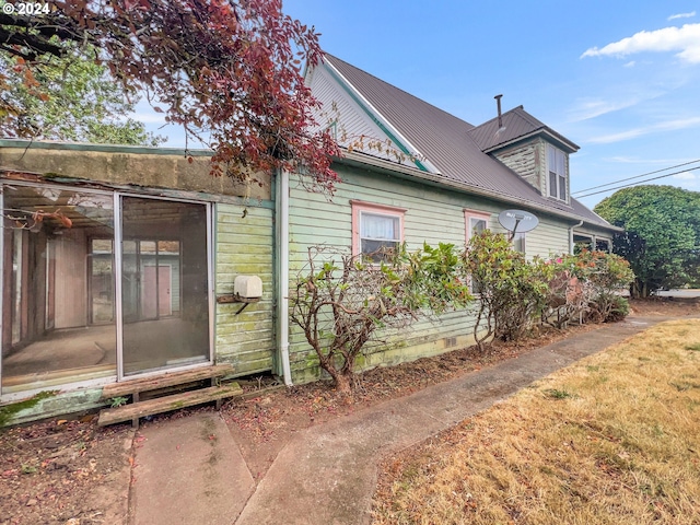 view of side of home featuring a lawn