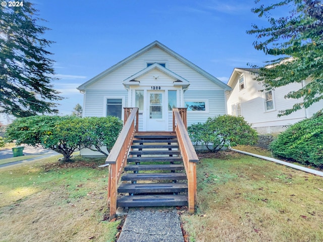 view of front of house with a front lawn