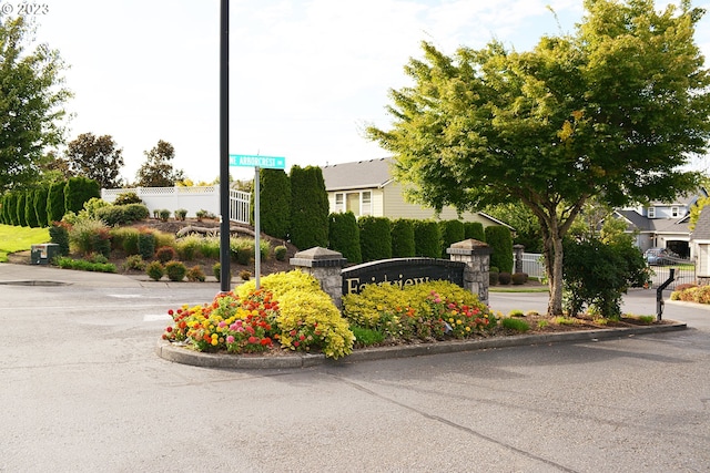 view of community / neighborhood sign