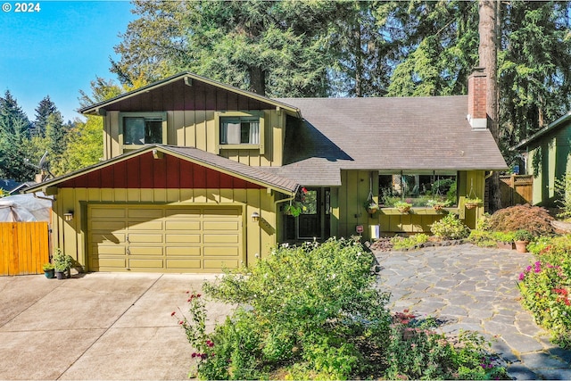 view of front facade featuring a garage