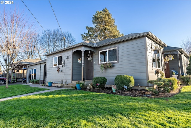 view of front of house featuring a front yard