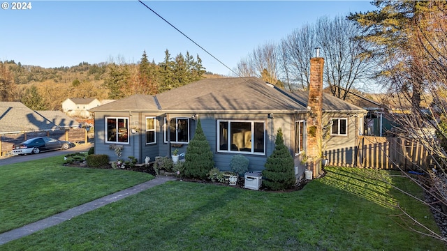 view of front of property with a front yard