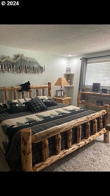 bedroom featuring carpet floors and a textured ceiling