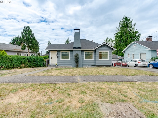 view of front of property with a front lawn