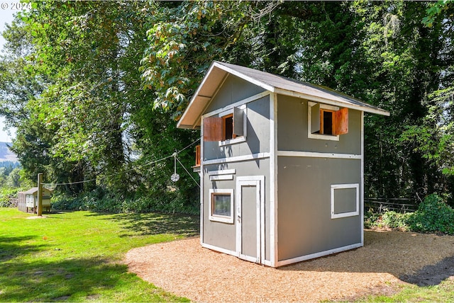 view of outdoor structure featuring a yard