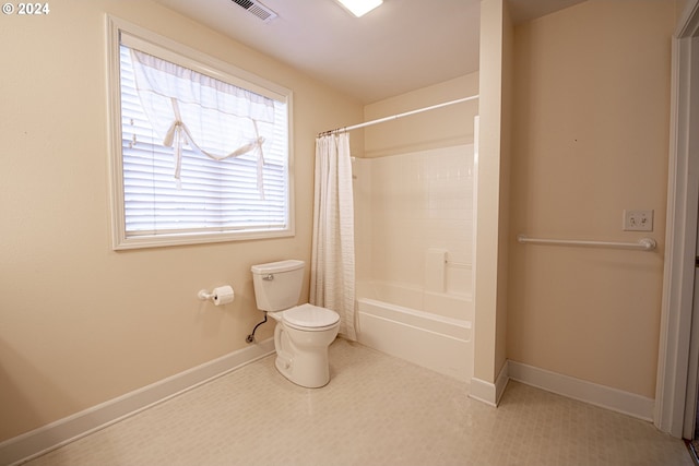 bathroom featuring toilet and shower / bath combo with shower curtain