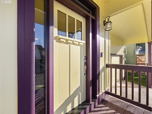 property entrance featuring a porch