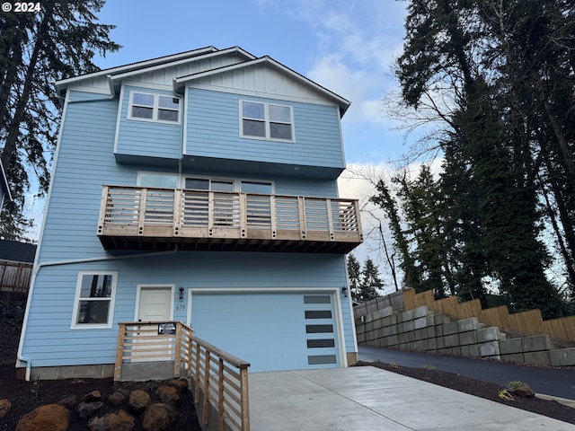 view of front facade featuring a balcony and a garage