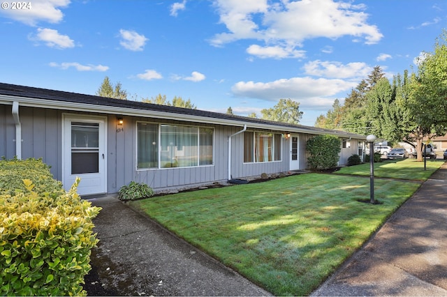 single story home featuring a front yard