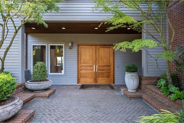 property entrance featuring a patio