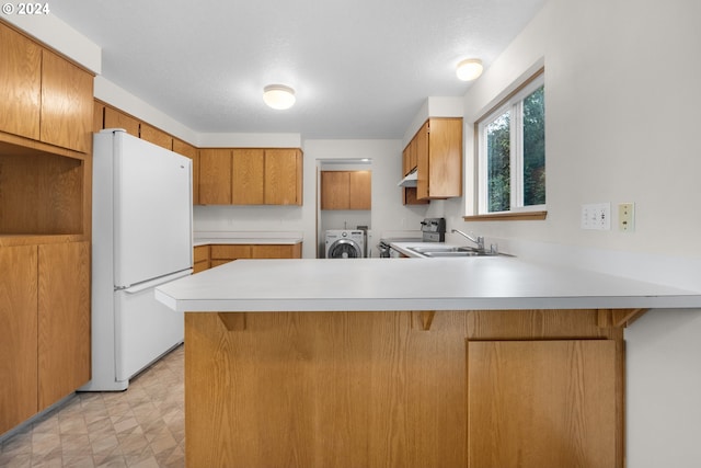 kitchen featuring stainless steel electric range, white refrigerator, kitchen peninsula, and sink