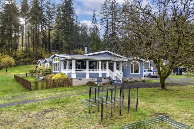 view of front facade with a front lawn