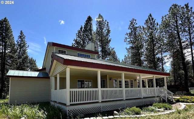 farmhouse featuring covered porch