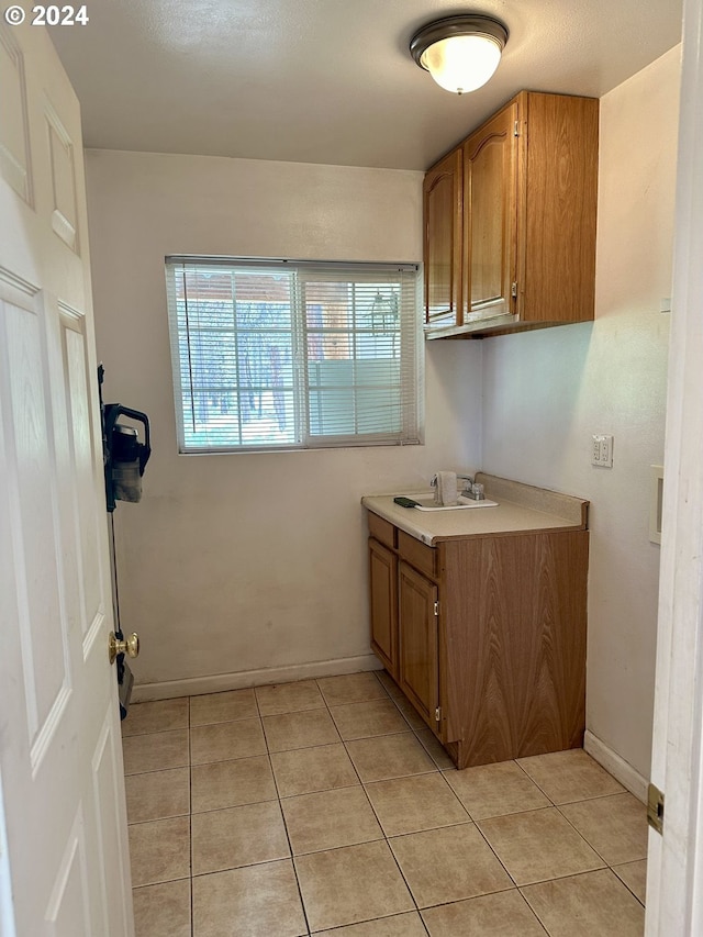 washroom featuring light tile patterned floors