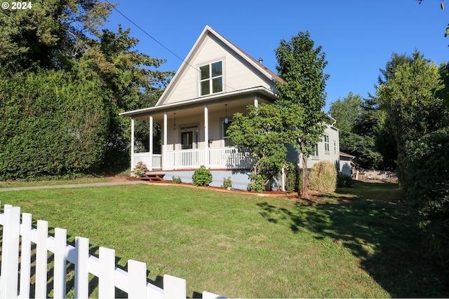 country-style home featuring a porch and a front lawn