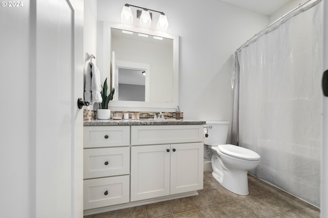 bathroom with a shower with curtain, vanity, and toilet