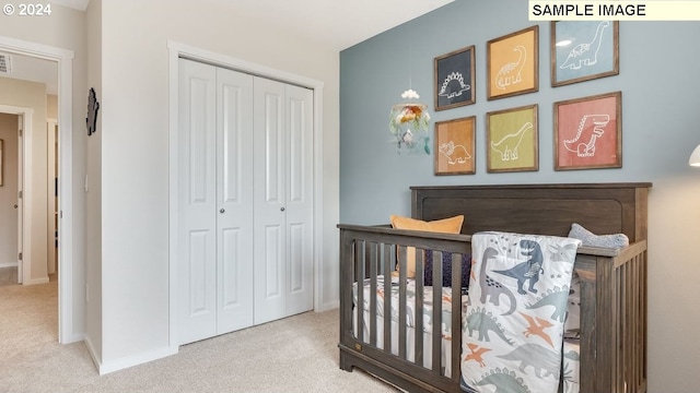 carpeted bedroom with a crib and a closet