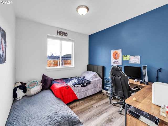 566 N 11th St, Aumsville, OR 97325 - bedroom featuring a desk and wood finished floors