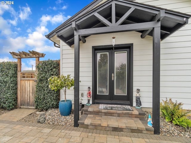 566 N 11th St, Aumsville, OR 97325 - view of exterior entry with french doors