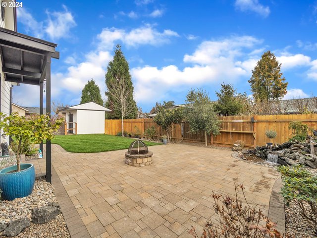 566 N 11th St, Aumsville, OR 97325 - view of patio featuring a fire pit and an outdoor structure