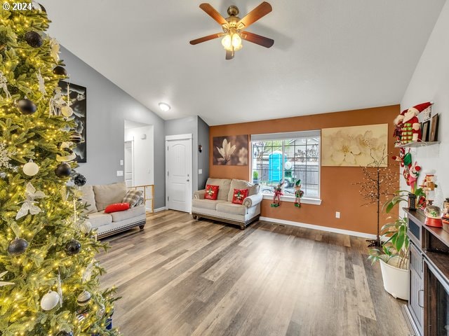 566 N 11th St, Aumsville, OR 97325 - living room with lofted ceiling, wood finished floors, ceiling fan, and baseboards