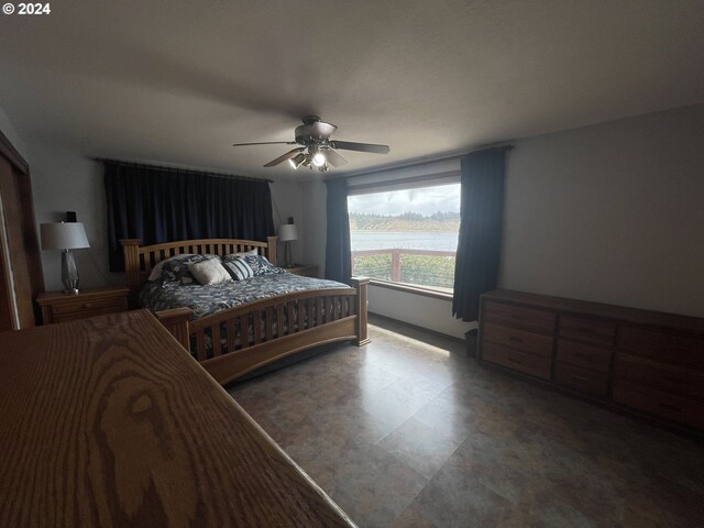 bedroom featuring ceiling fan