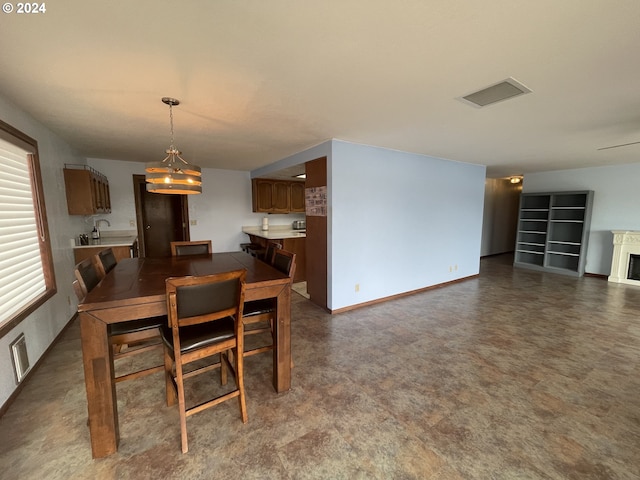 dining area featuring visible vents, baseboards, and a fireplace