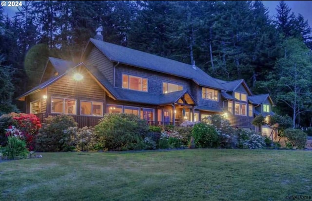 view of front of house featuring a front yard