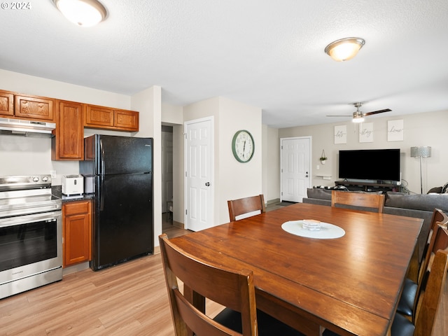 dining area featuring ceiling fan, a textured ceiling, and light hardwood / wood-style flooring