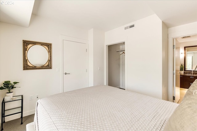 bedroom featuring carpet floors and a closet