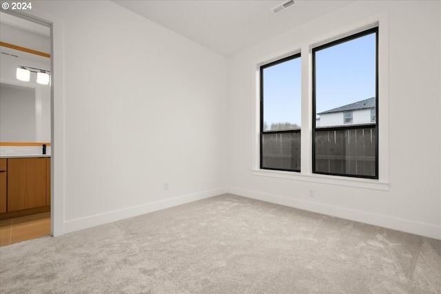 view of carpeted spare room