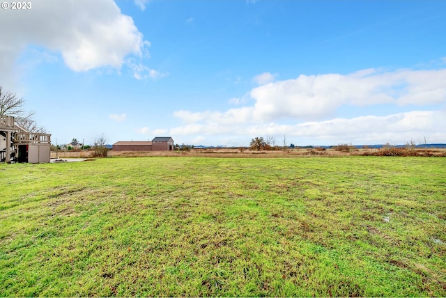 view of yard with a rural view