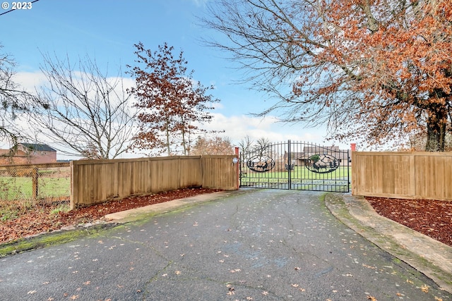 27717 Royal Ave, Eugene, OR 97402 - view of gate