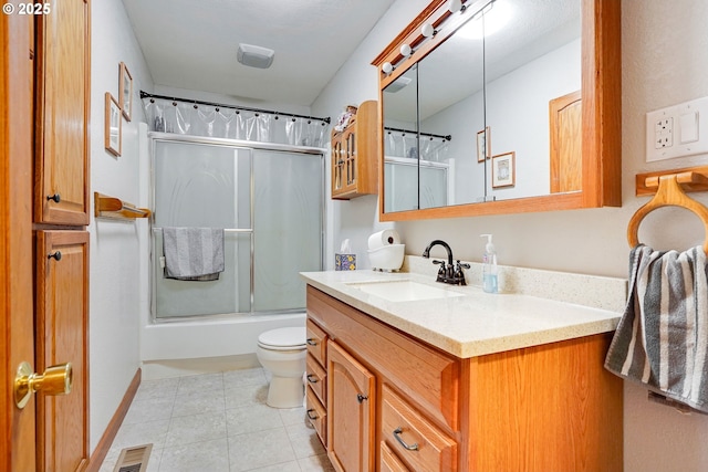 4837 Auburn Rd NE, Salem, OR 97301 - full bath featuring vanity, toilet, shower / bath combo with shower curtain, and tile patterned floors